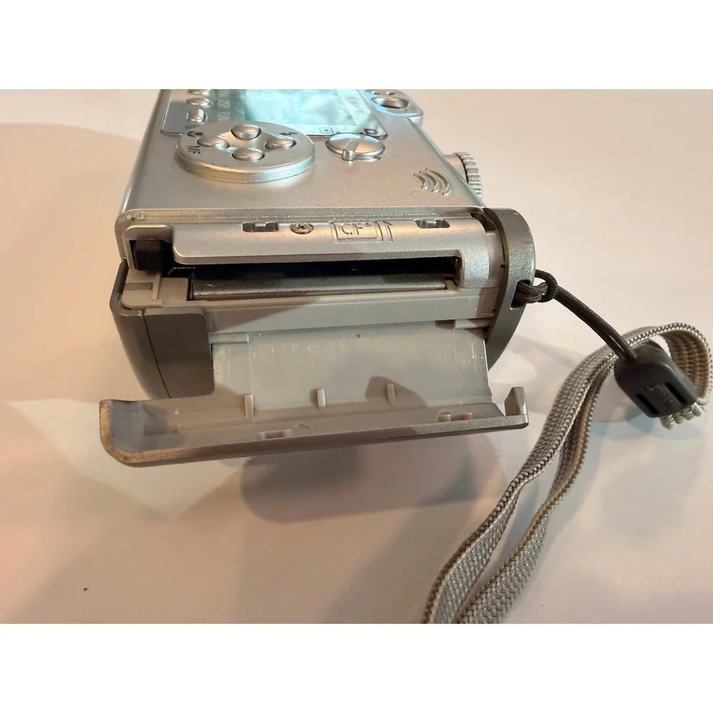 Canon PowerShot A70 Digital Camera 3.2MP 3x Zoom Silver Vintage Y2K PC1043